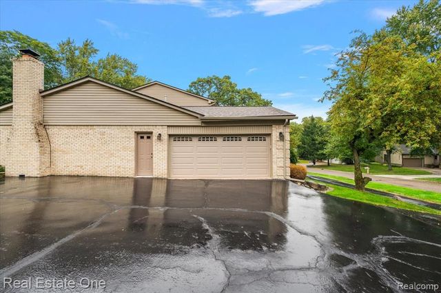 1854 Ludgate Lane, Rochester Hills, MI 48309