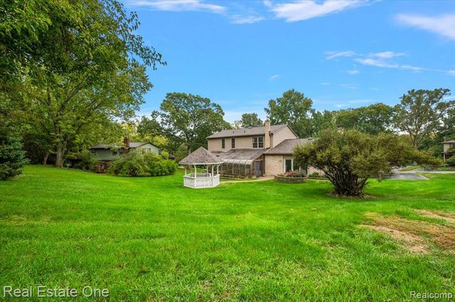 1854 Ludgate Lane, Rochester Hills, MI 48309