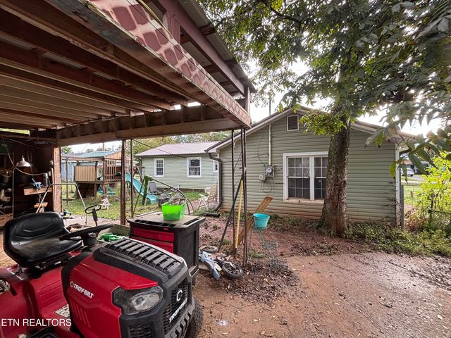 111 Sunset Ave, Englewood, TN 37329