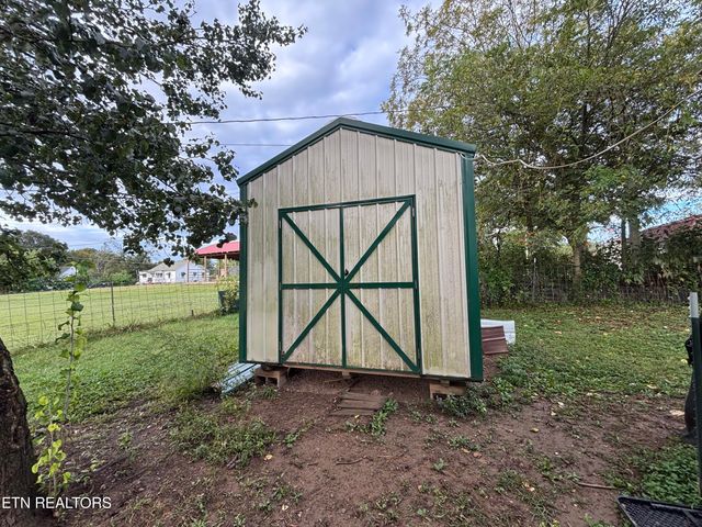 111 Sunset Ave, Englewood, TN 37329