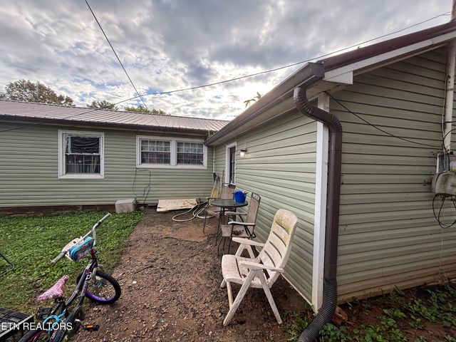 111 Sunset Ave, Englewood, TN 37329