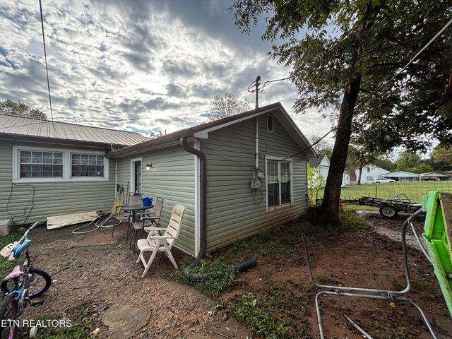 111 Sunset Ave, Englewood, TN 37329