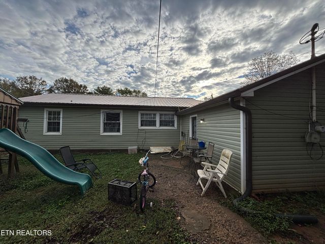 111 Sunset Ave, Englewood, TN 37329