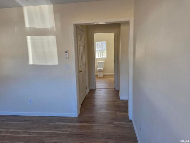 1207 N MARKET Street, Marion, IL 62959