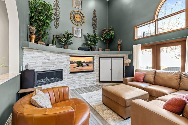 214 Galahad Place N, Hudson, WI 54016