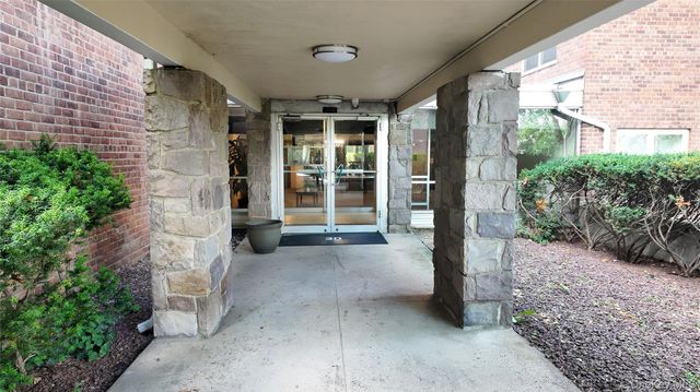 30 South Cole Avenue 5E, Spring Valley, NY 10977