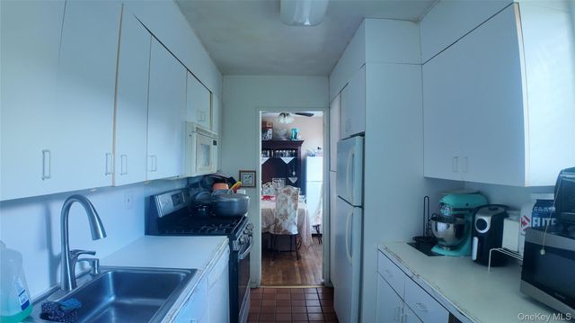 30 South Cole Avenue 5E, Spring Valley, NY 10977