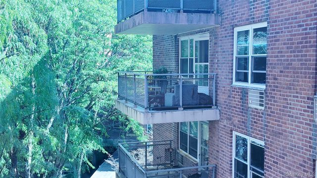 30 South Cole Avenue 5E, Spring Valley, NY 10977