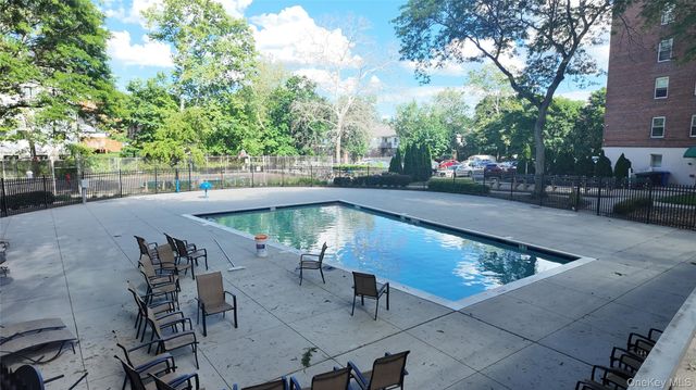 30 South Cole Avenue 5E, Spring Valley, NY 10977