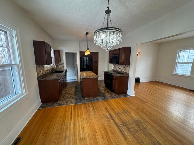 9 Shirley CT, Minot, ND 58703