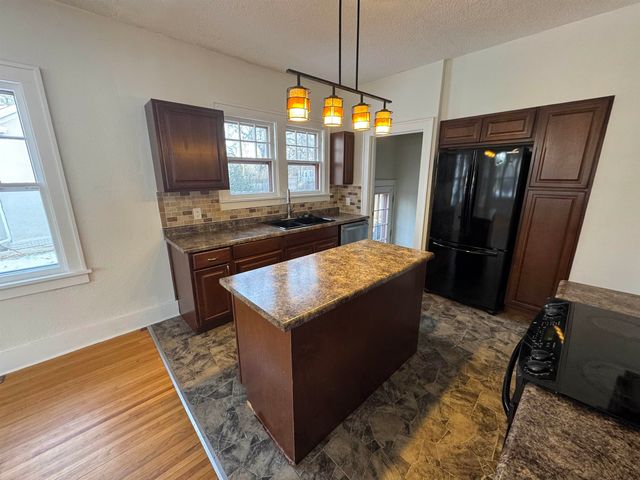 9 Shirley CT, Minot, ND 58703