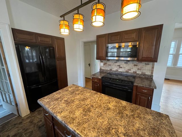 9 Shirley CT, Minot, ND 58703