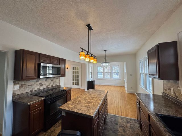 9 Shirley CT, Minot, ND 58703