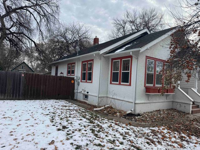 9 Shirley CT, Minot, ND 58703