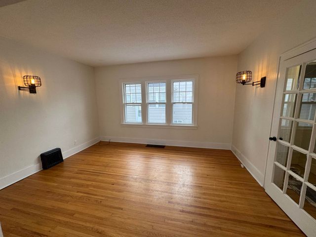 9 Shirley CT, Minot, ND 58703