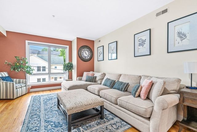 15 Guild St 302, Boston, MA 02119