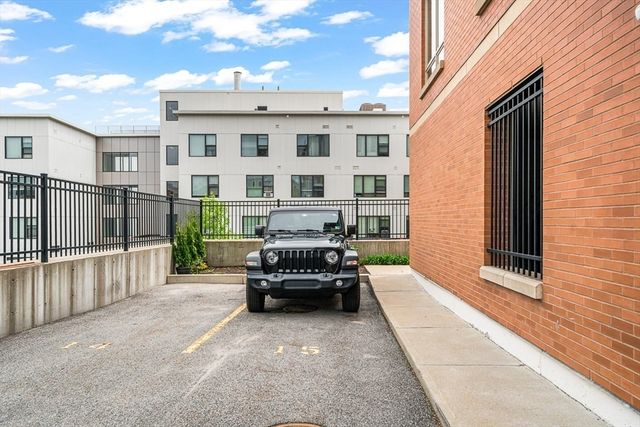 15 Guild St 302, Boston, MA 02119