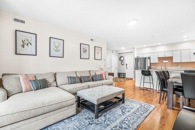 15 Guild St 302, Boston, MA 02119
