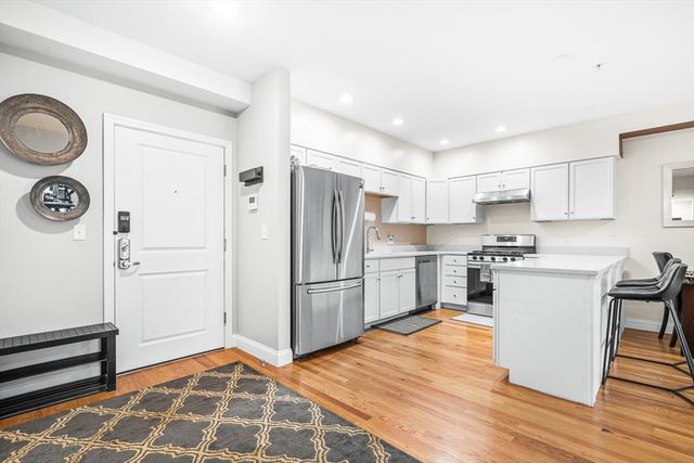 15 Guild St 302, Boston, MA 02119