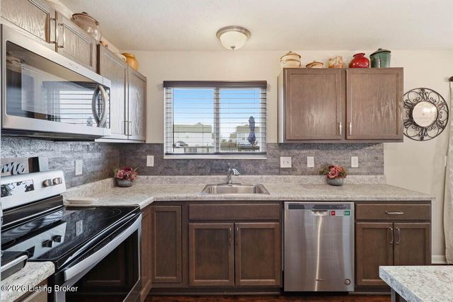 11116 Remembrance Ln, Louisville, KY 40229