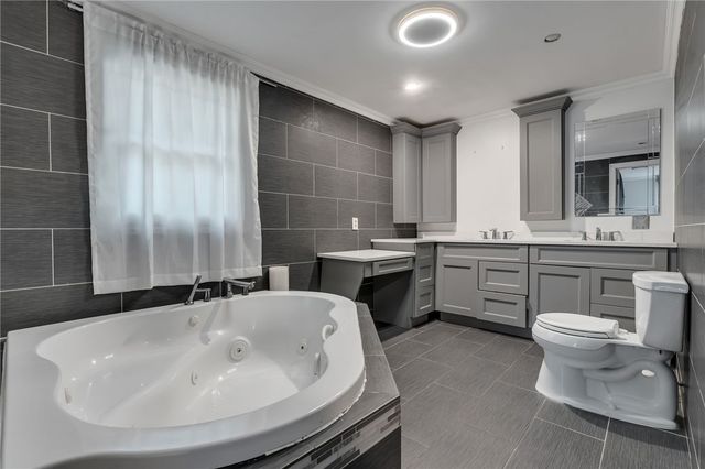 587 Central Avenue, Johnston, RI 02919