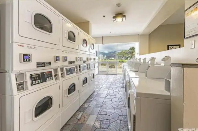 445 Seaside Avenue 2810, Honolulu, HI 96815