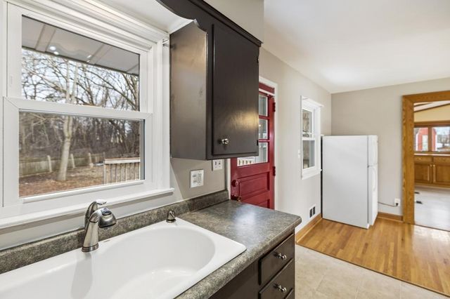303 Roma Avenue, Roseville, MN 55113