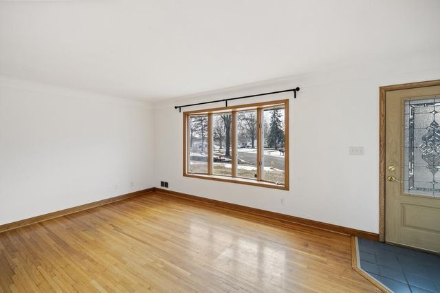 303 Roma Avenue, Roseville, MN 55113
