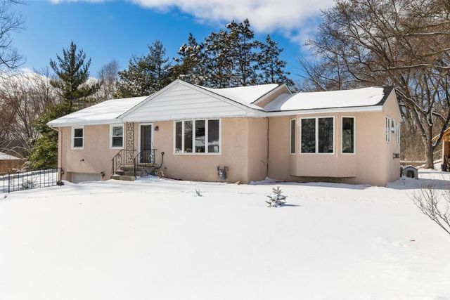 303 Roma Avenue, Roseville, MN 55113