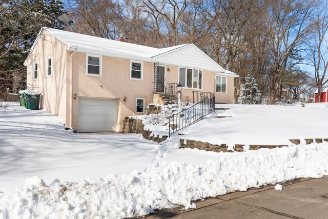 303 Roma Avenue, Roseville, MN 55113