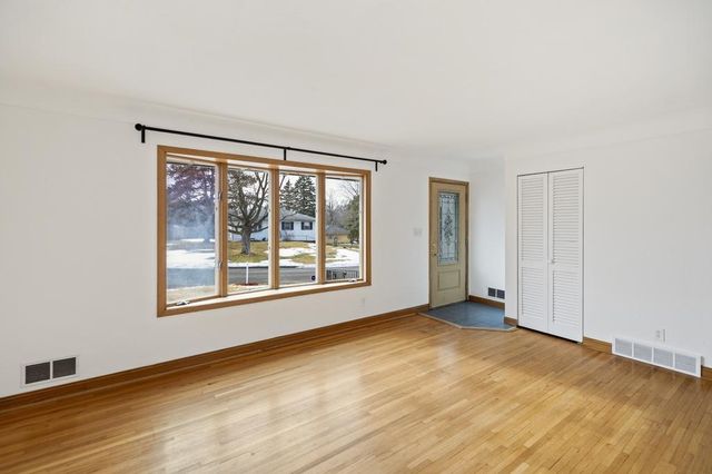 303 Roma Avenue, Roseville, MN 55113