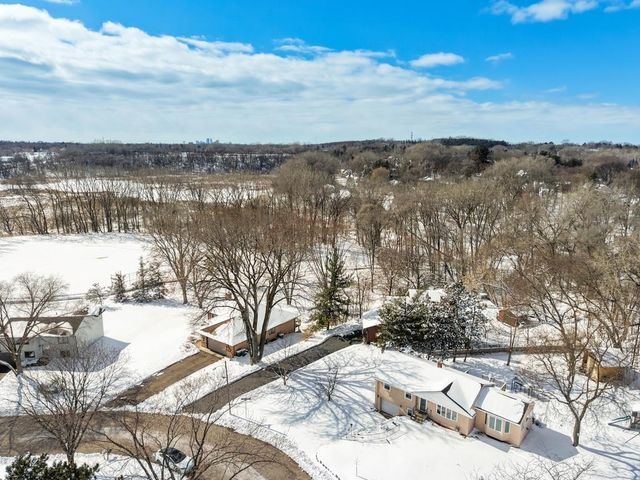 303 Roma Avenue, Roseville, MN 55113