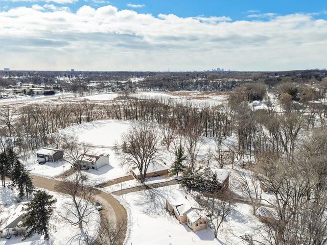 303 Roma Avenue, Roseville, MN 55113
