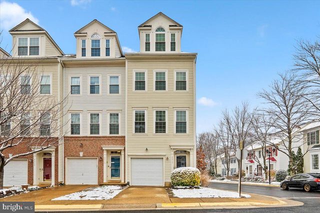 5317 CHIEFTAIN CIR, Alexandria, VA 22312