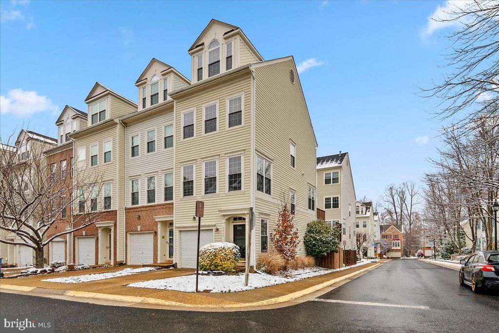 5317 CHIEFTAIN CIR, Alexandria, VA 22312