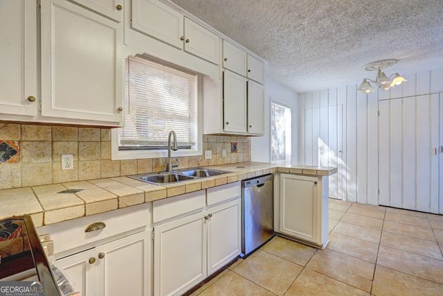 871 Lost Creek Circle, Stone Mountain, GA 30088