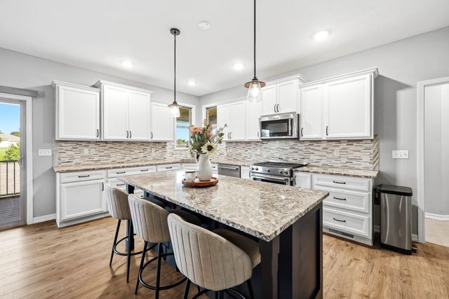 691 N Fox Hill Circle, Nixa, MO 65714