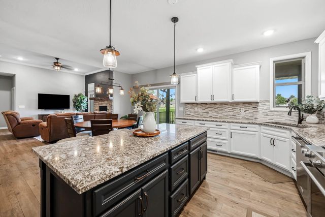 691 N Fox Hill Circle, Nixa, MO 65714