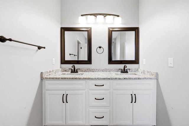 691 N Fox Hill Circle, Nixa, MO 65714