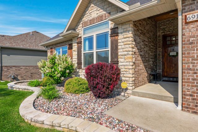 691 N Fox Hill Circle, Nixa, MO 65714