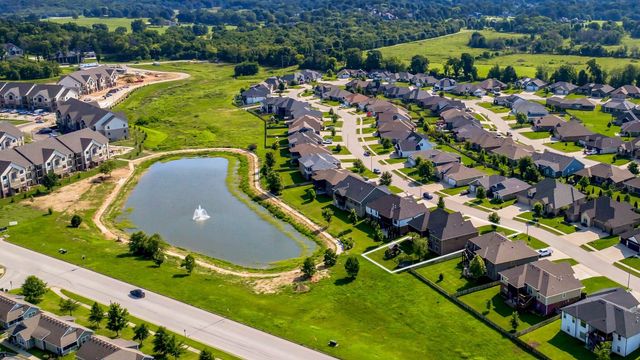 691 N Fox Hill Circle, Nixa, MO 65714