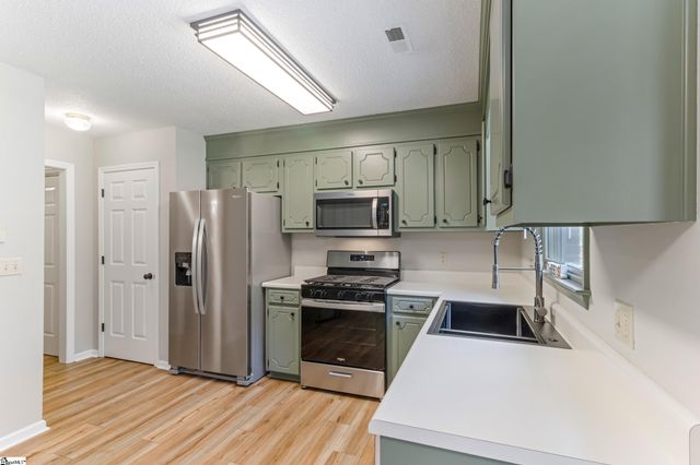 229 Georgetown Court, Moore, SC 29369