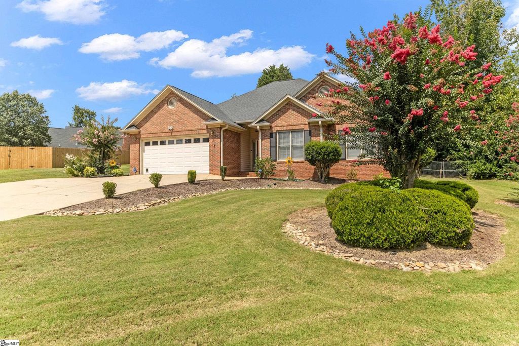 229 Georgetown Court, Moore, SC 29369