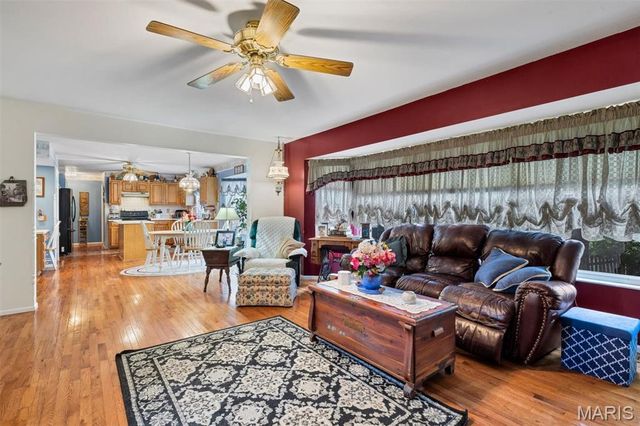 4590 Southridge Meadows Drive, St Louis, MO 63128