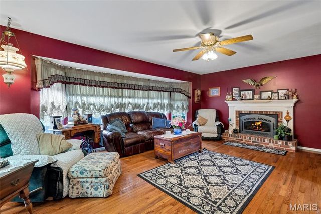 4590 Southridge Meadows Drive, St Louis, MO 63128