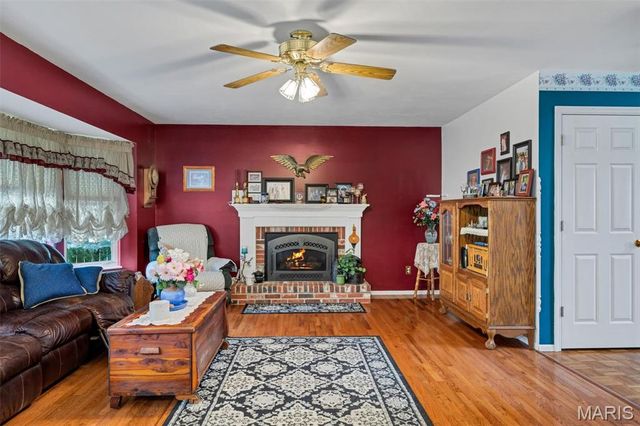 4590 Southridge Meadows Drive, St Louis, MO 63128