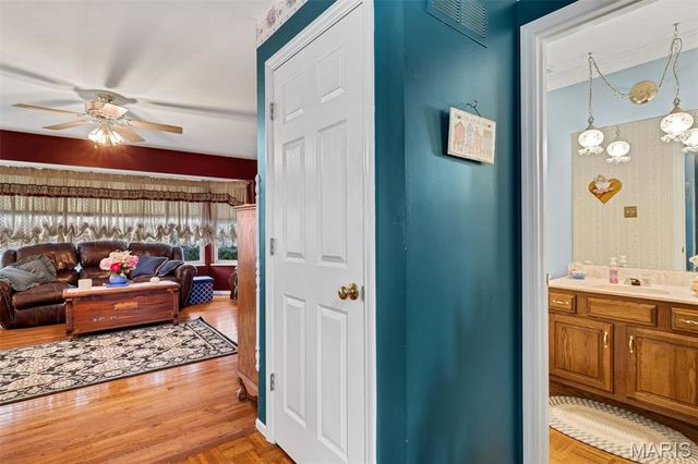 4590 Southridge Meadows Drive, St Louis, MO 63128