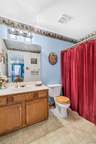 4590 Southridge Meadows Drive, St Louis, MO 63128