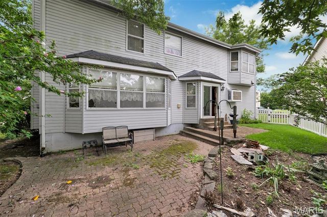 4590 Southridge Meadows Drive, St Louis, MO 63128