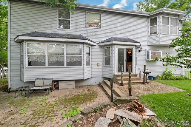 4590 Southridge Meadows Drive, St Louis, MO 63128